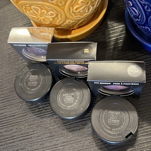 MAC Cosmetics Mineralize Eyeshadow LE Lot - Daylight * Until Dawn * Winterized - Picture 2 of 2